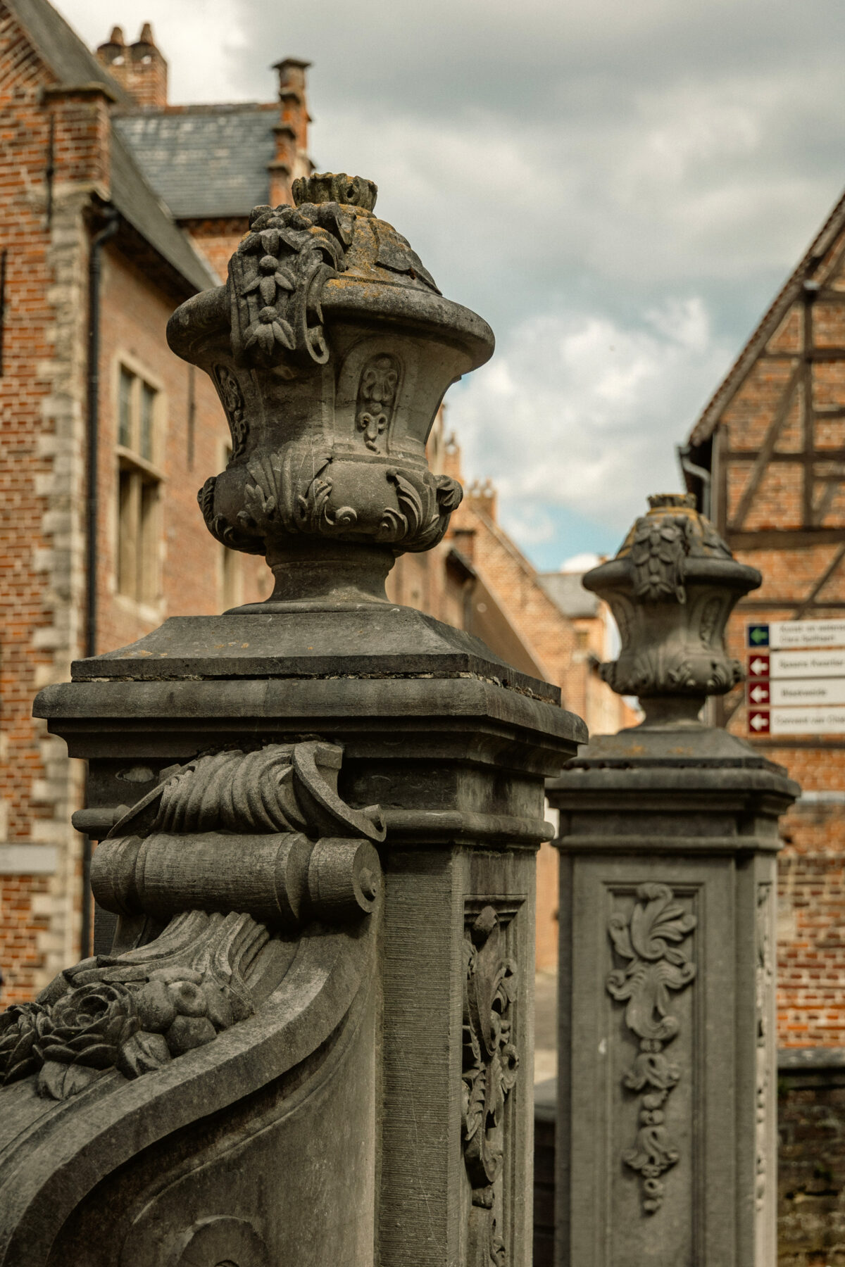 Toegangszuilen Sin-Jan-de-Doperkerk